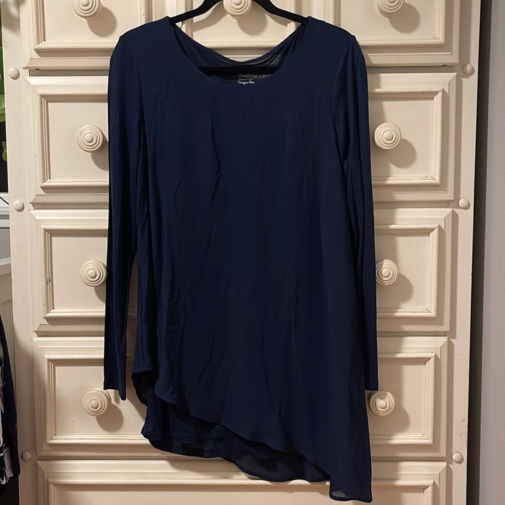 Euc Chico’s Ladies Asymmetrical Tunic Top.